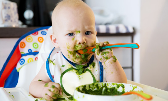 Feeding. Babys first solid food 610955224 2125x1416